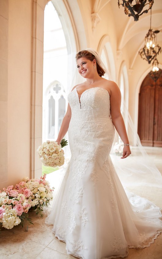 Ultimate Guide to Plus Size Wedding Dresses - Pretty Happy Love - Wedding  Blog | Essense Designs Wedding Dresses