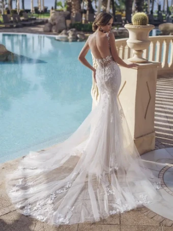 Blue by Enzoani Susan #8 Ivory/Sand/Nude thumbnail