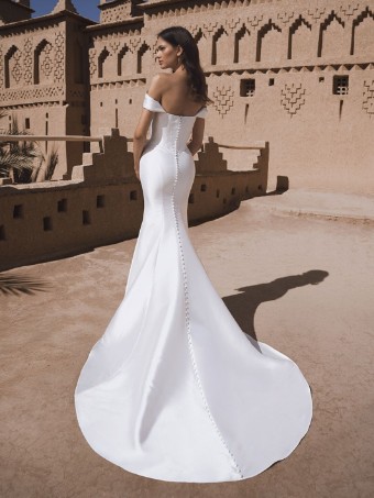 Blue by Enzoani TovaS #1 Ivory Satin thumbnail