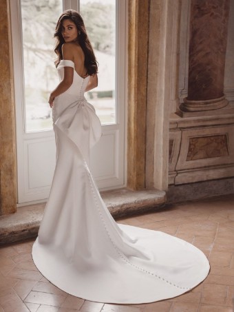 Blue by Enzoani TrishaS #1 Ivory Satin thumbnail